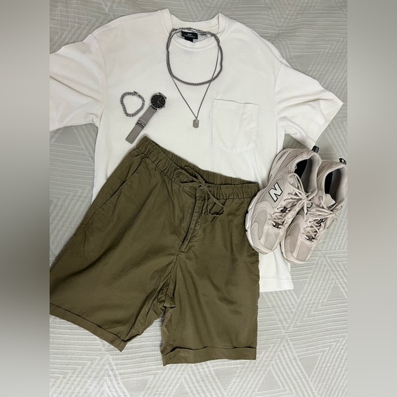 Khaki Green short - Picture 4 of 4